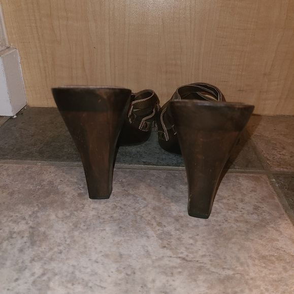 8 MIA Y2K gold weave & wooden classic mules (fits more like a 7.5) - Picture 3 of 4